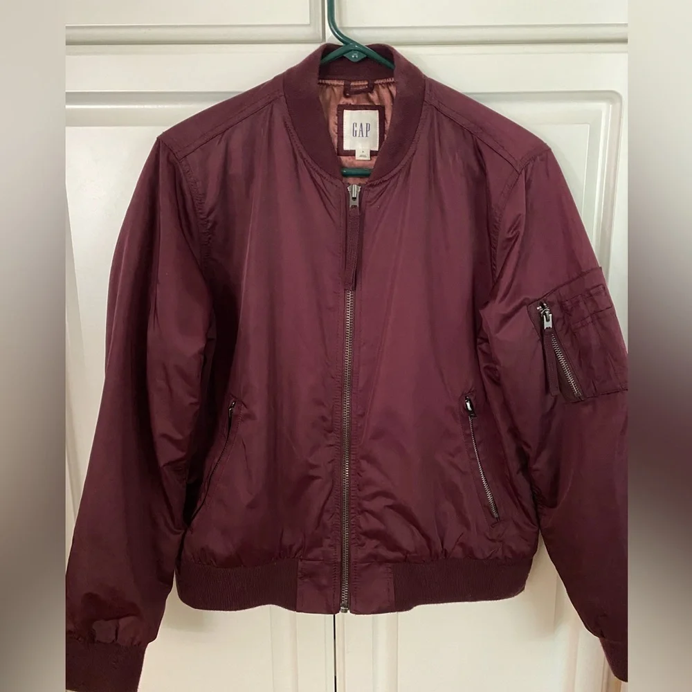 Gap Woman’s Bomber Jacket . Size Small . Burgundy color. - Picture 1 of 14